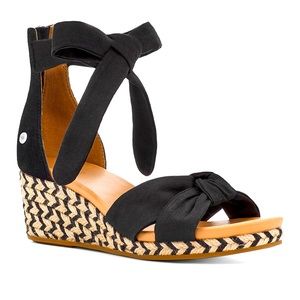 UGG, Women's Yarrow Espadrille Wedge Sandals, size 6.5